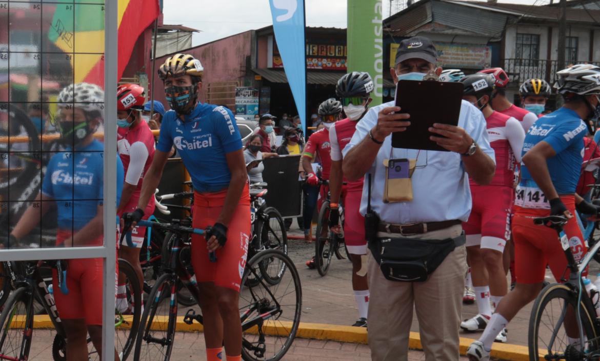 Vuelta-Ciclística-Ecuador-competencia-comisario-UCI