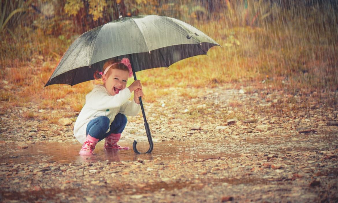 niña con paraguas