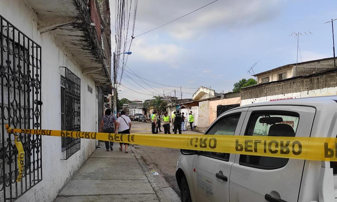 La Policía recaba indicios en el domicilio de la famillia Ibáñez.