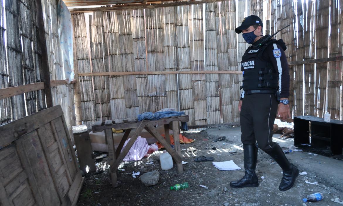 aren Muñoz, su hija Melody Sánchez y Juan Carlos Veloz fueron asesinados en este inmueble de piso de tierra y paredes de caña.