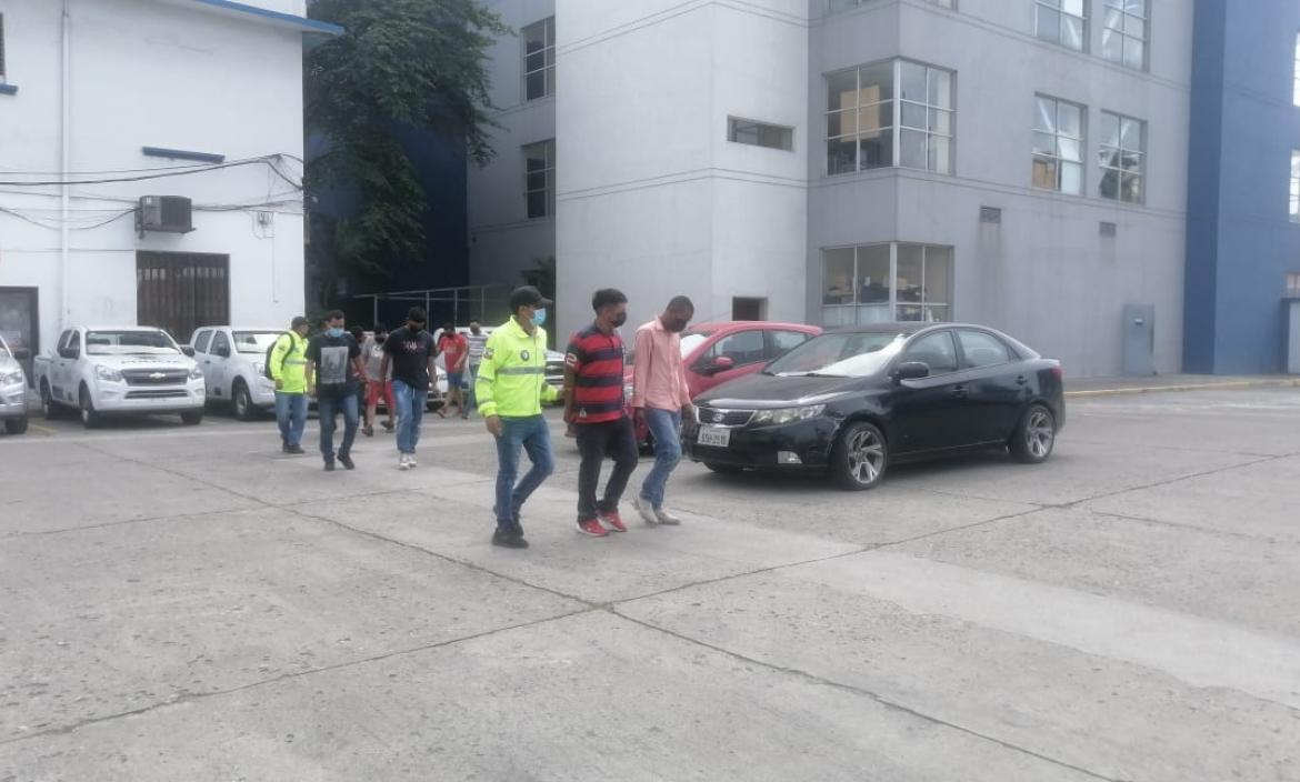 Los sospechosos y los vehículos fueron trasladados a la Unidad Judicial de Flagrancia.