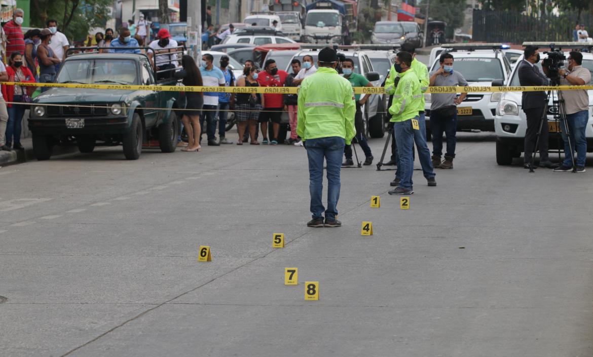 En la escena del suceso se hallaron nueve indicios balísticos, además de un arma de fuego.