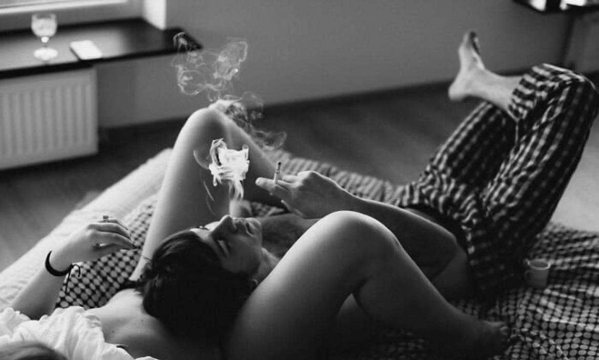 Algunas parejas disfrutan de fumar después del sexo.