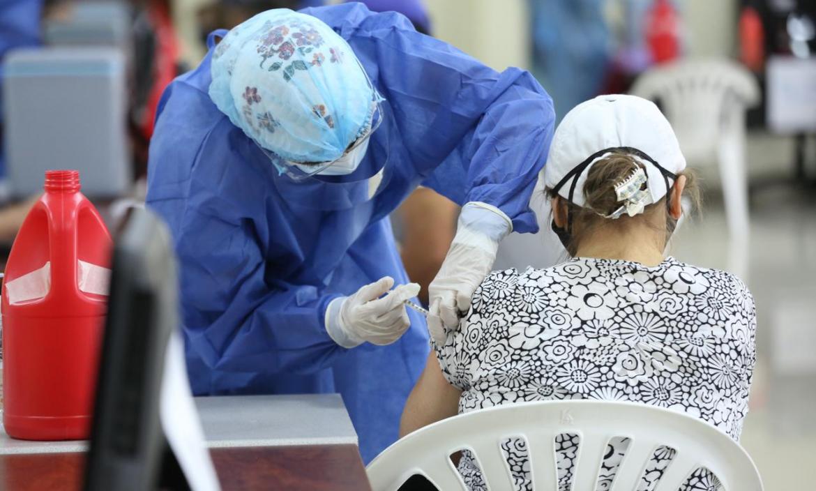 Ecuador sigue recibiendo lote de vacunas.