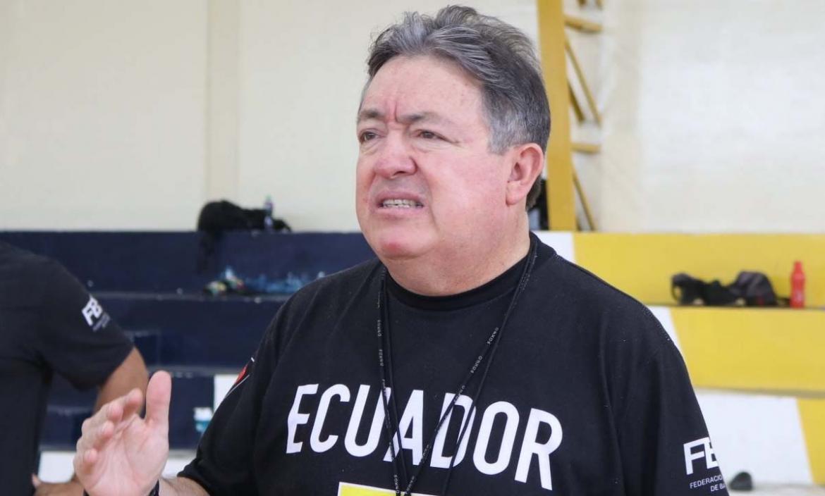 John-Escalante-entrenador-baloncesto-luto