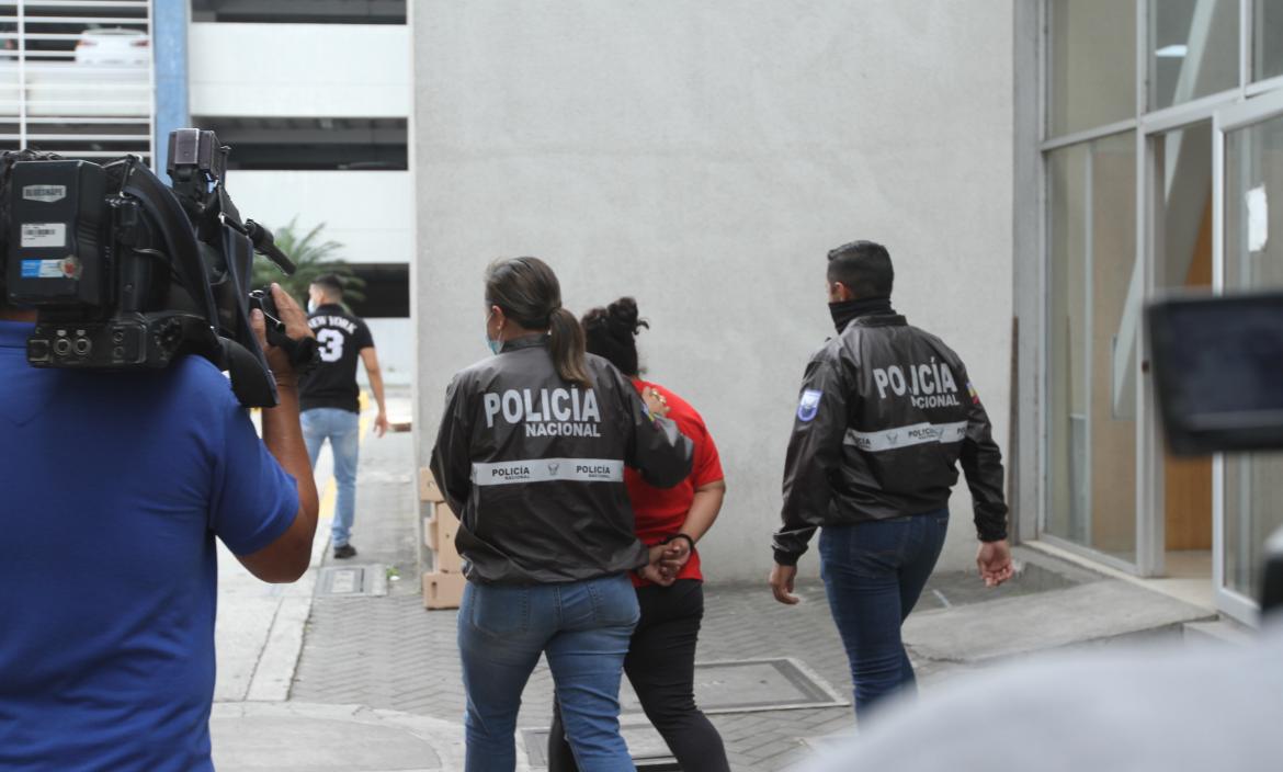 La progenitora fue capturada en su domicilio y luego llevada a la Fiscalía de Flagrancia en el Cuartel Modelo de Guayaquil.