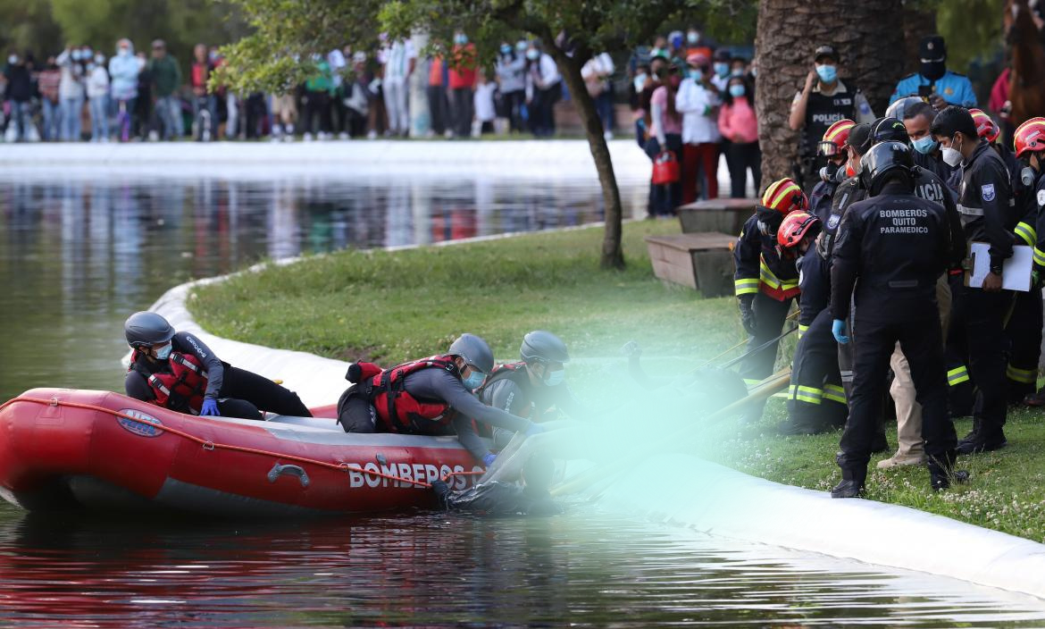 Las unidades de emergencia se demoraron cerca de dos horas en extraer el cuerpo de la laguna