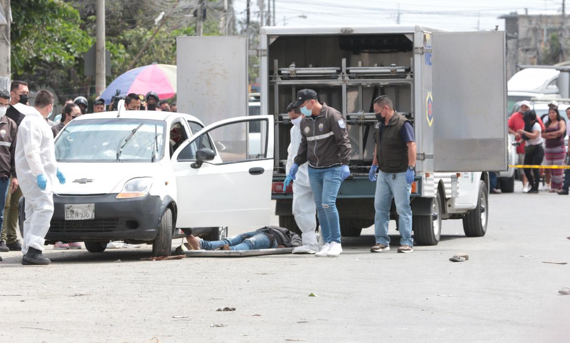 La víctima Carlos Castro Arenillas conducía su auto Chevrolet blanco cuando fue asesinado