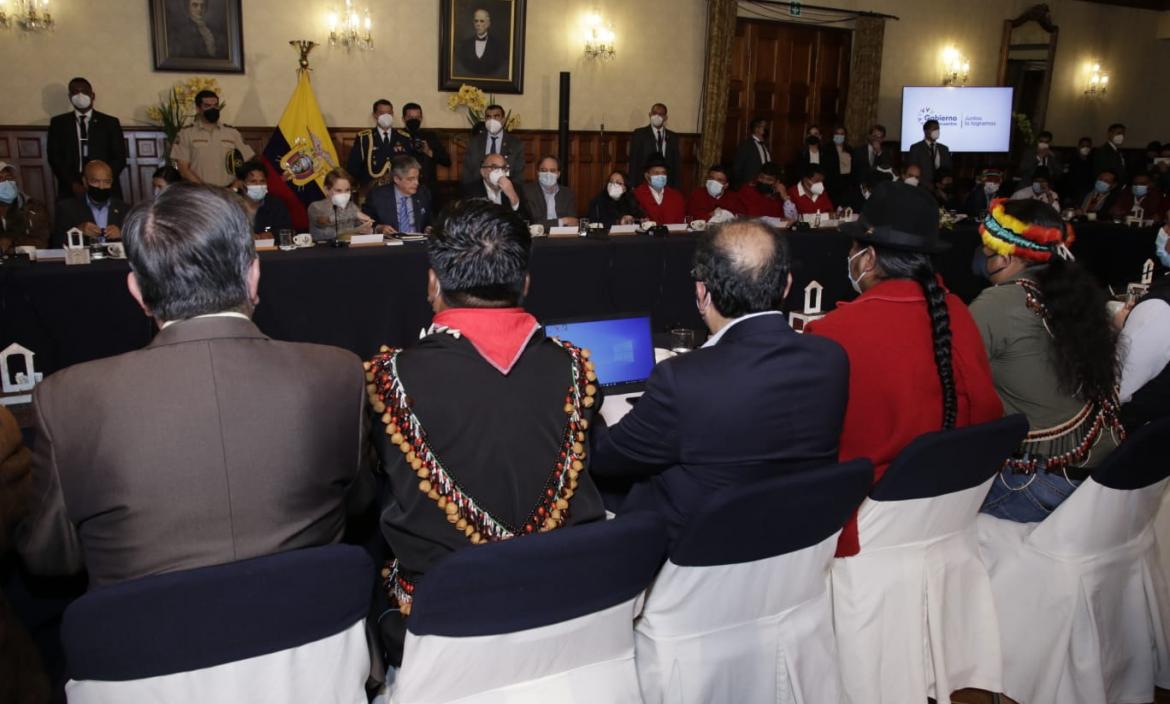 El presidente Lasso se reunió con dirigentes indígenas y sectores sociales.