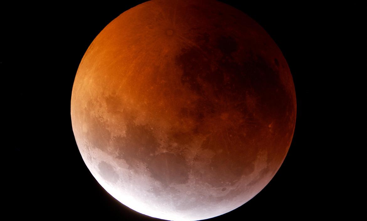 Hoy se puede ver un eclipse lunar.