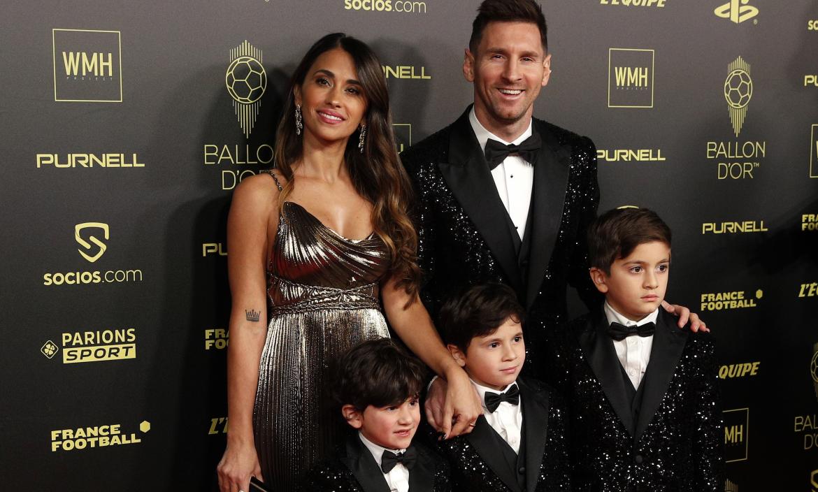 Lionel Messi, junto a su familia en la premiación del Balón de Oro.