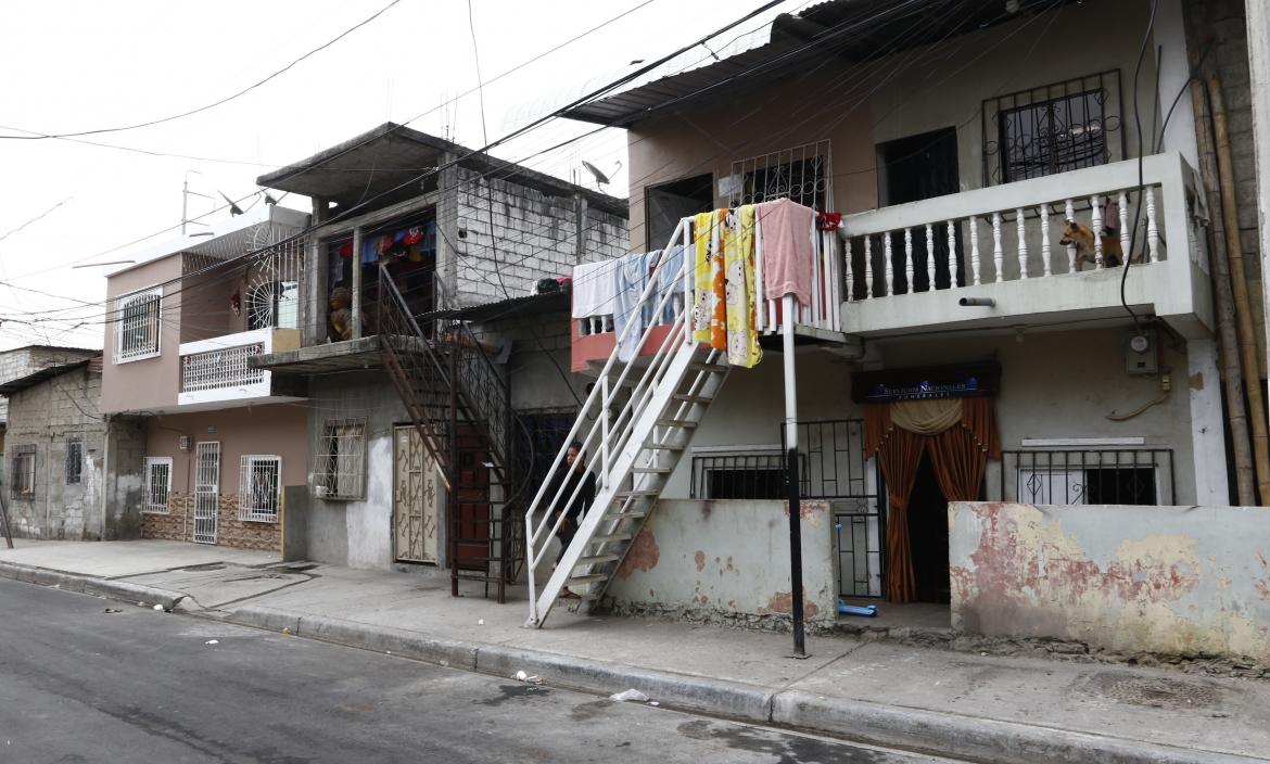 En los exteriores de este domicilio fue baleado Favio Salazar, de 39 años.