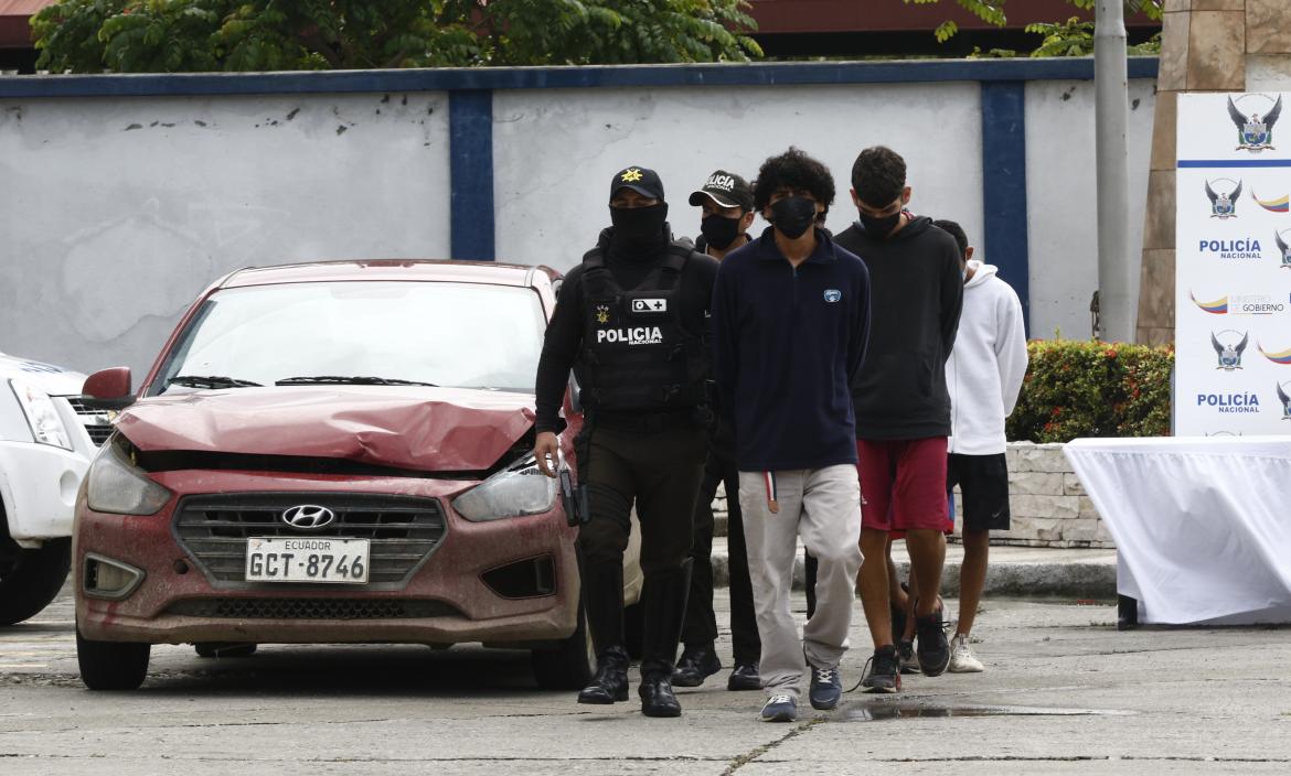 La Policía presentó a los sospechosos y al auto, cuyo dueño fue victimado en Esmeraldas.