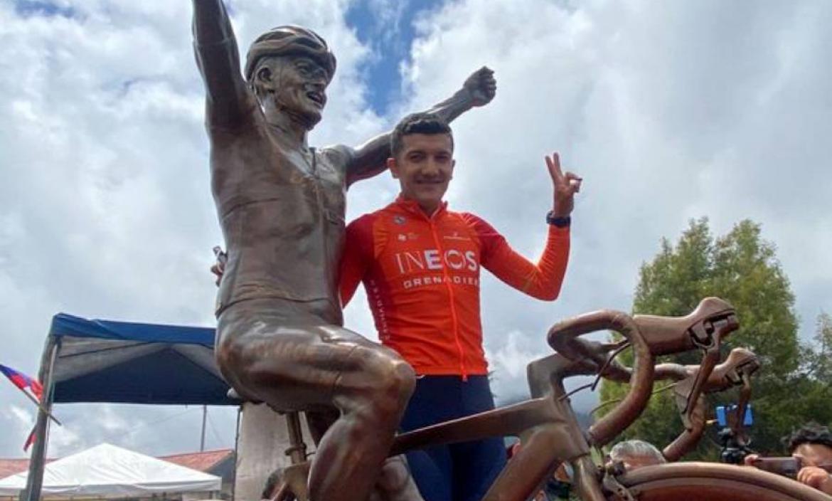 Richard-Carapaz-estatua-medalla-olímpica