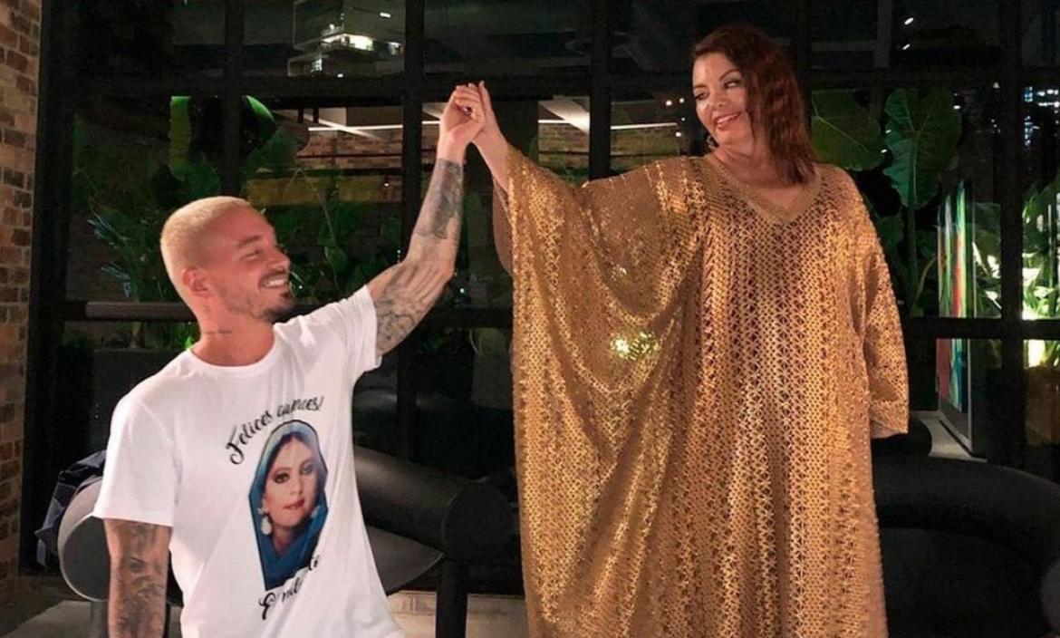 J Balvin y su madre