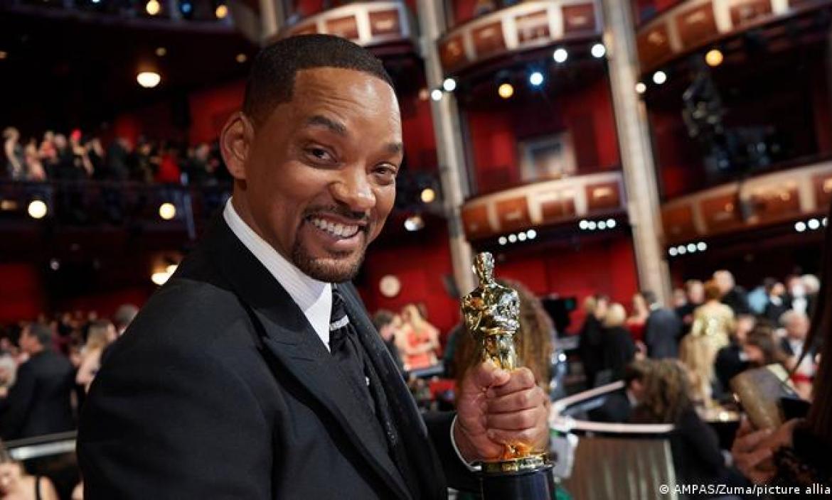 Los Óscar adelantan para el viernes reunión para fijar castigo de Will Smith