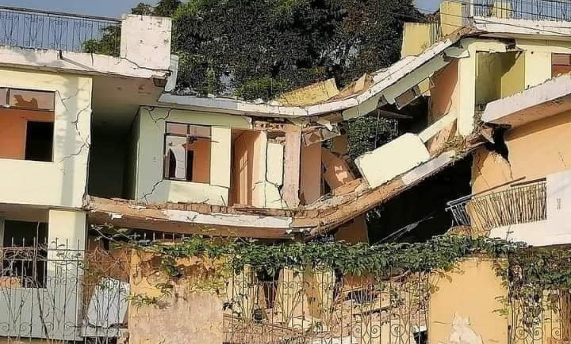 Así lucen las casas en Esmeraldas luego del sismo.
