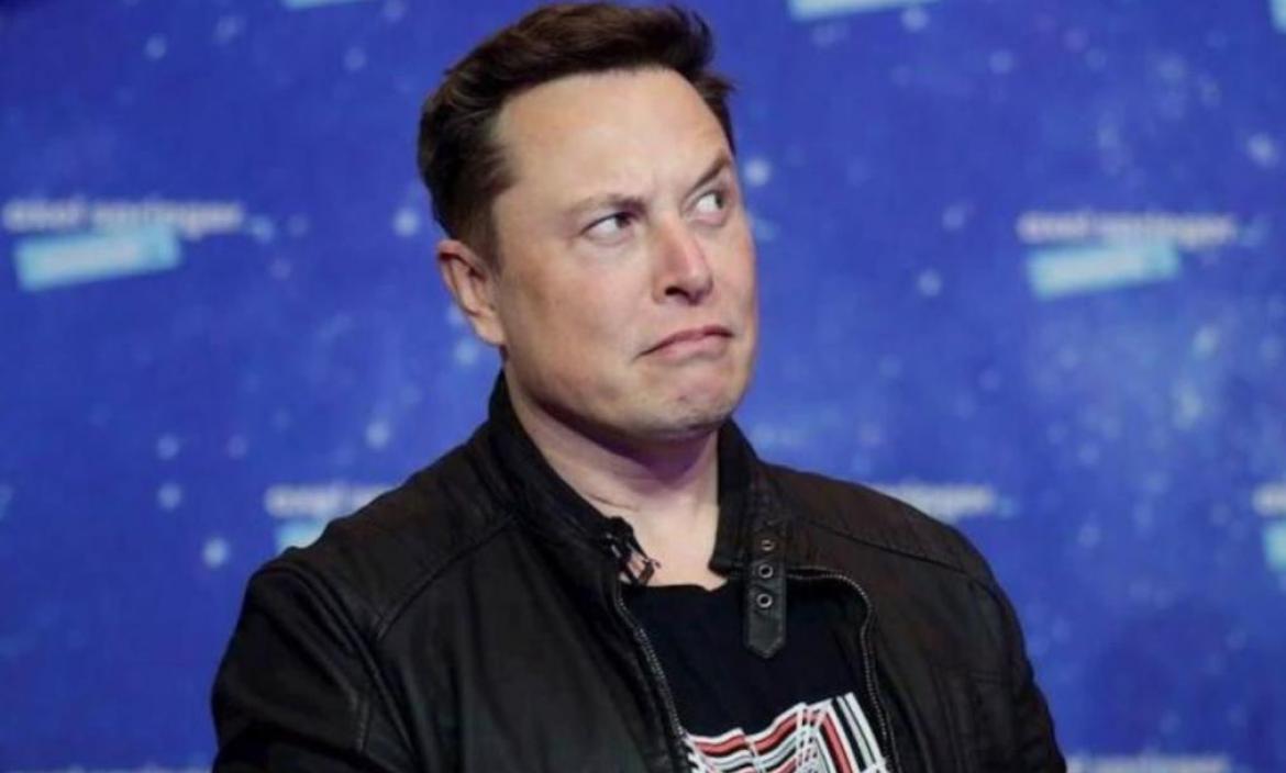 Azafata acusa a Elon Musk de acoso sexual y él alega persecución política