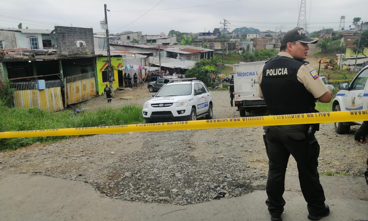 En una fábrica de hielos se suscitó un doble asesinato al mediodía de ayer, en Quevedo.