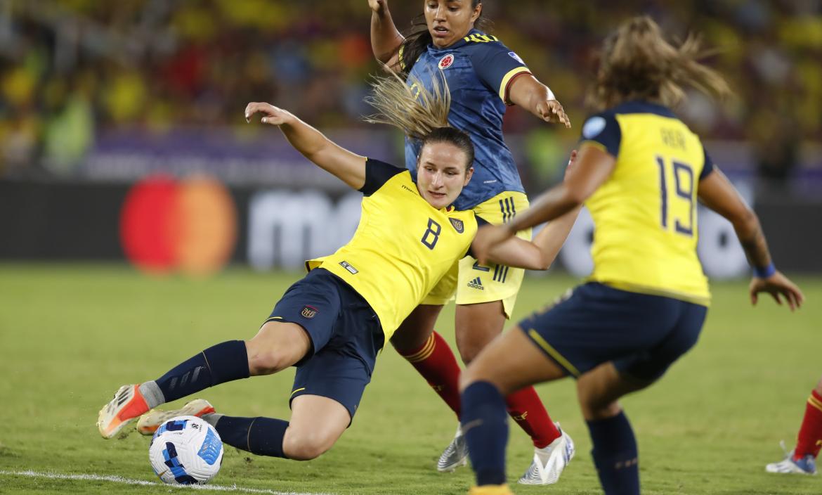 Colombia vence a Ecuador 2-1 y queda a un punto de las semifinales