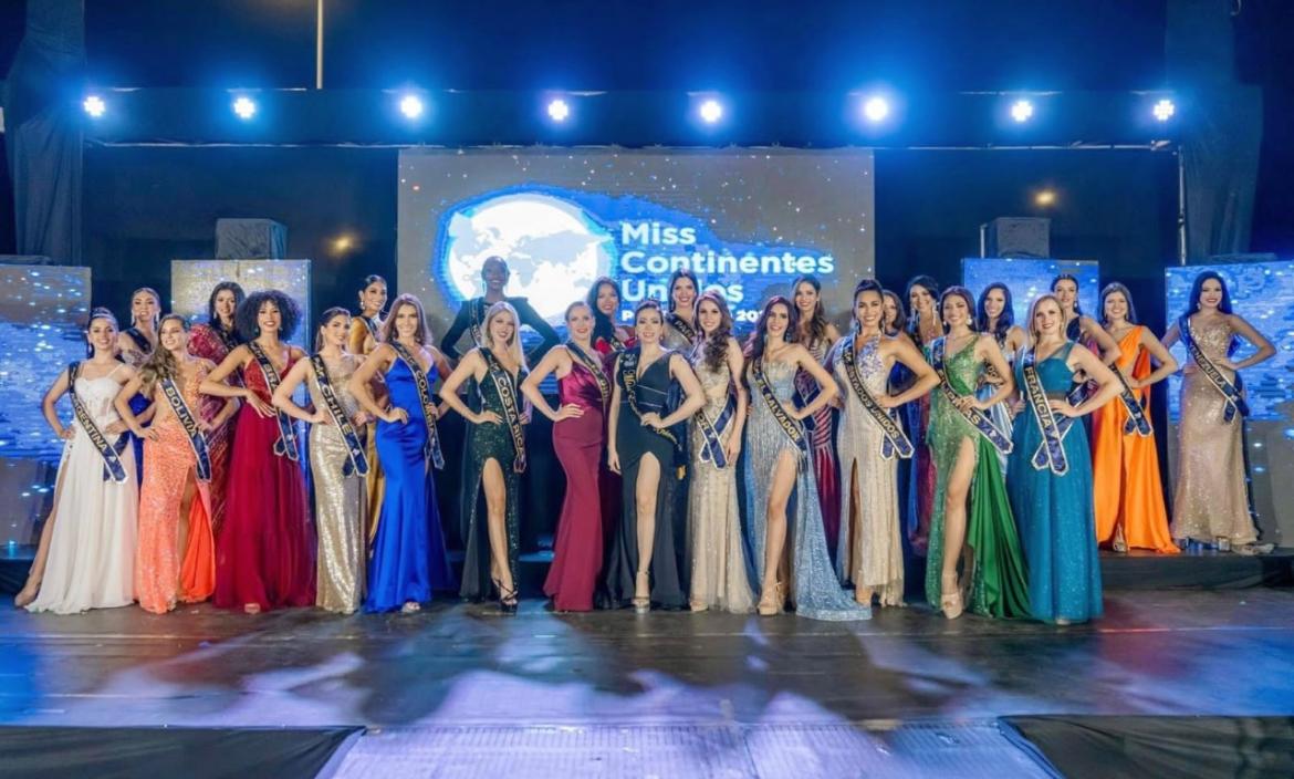 25 candidatas a Miss Continentes Unidos desfilaron en brillante pasarela