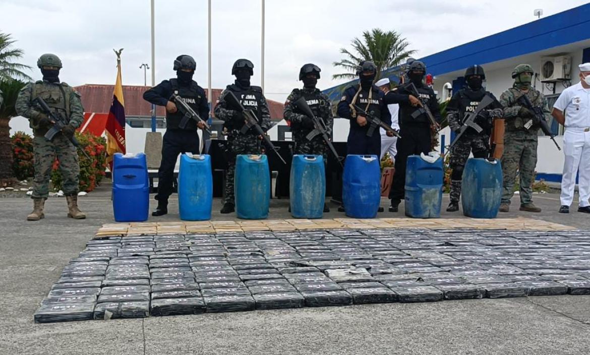 Policía incauta 400 kilogramos de cocaína en una embarcación pesquera