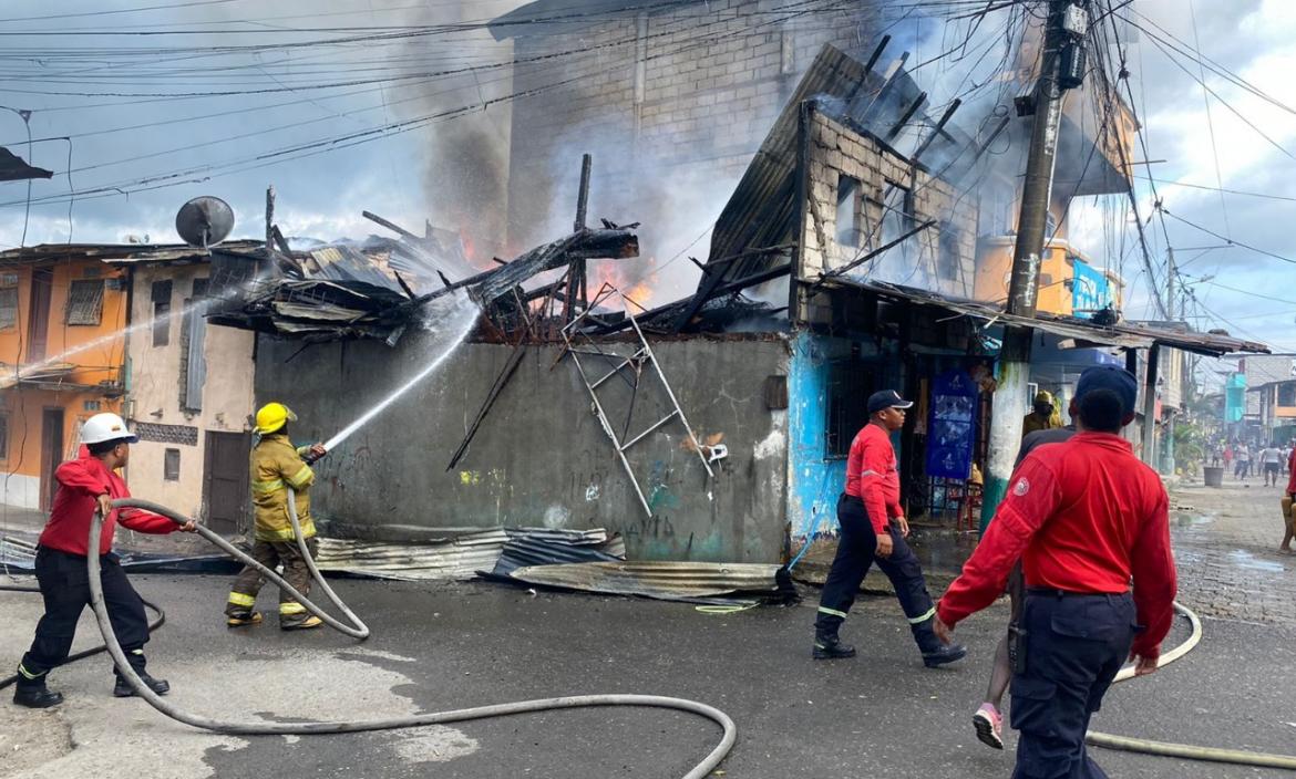 Incendio destruye la segunda planta de una casa en Esmeraldas