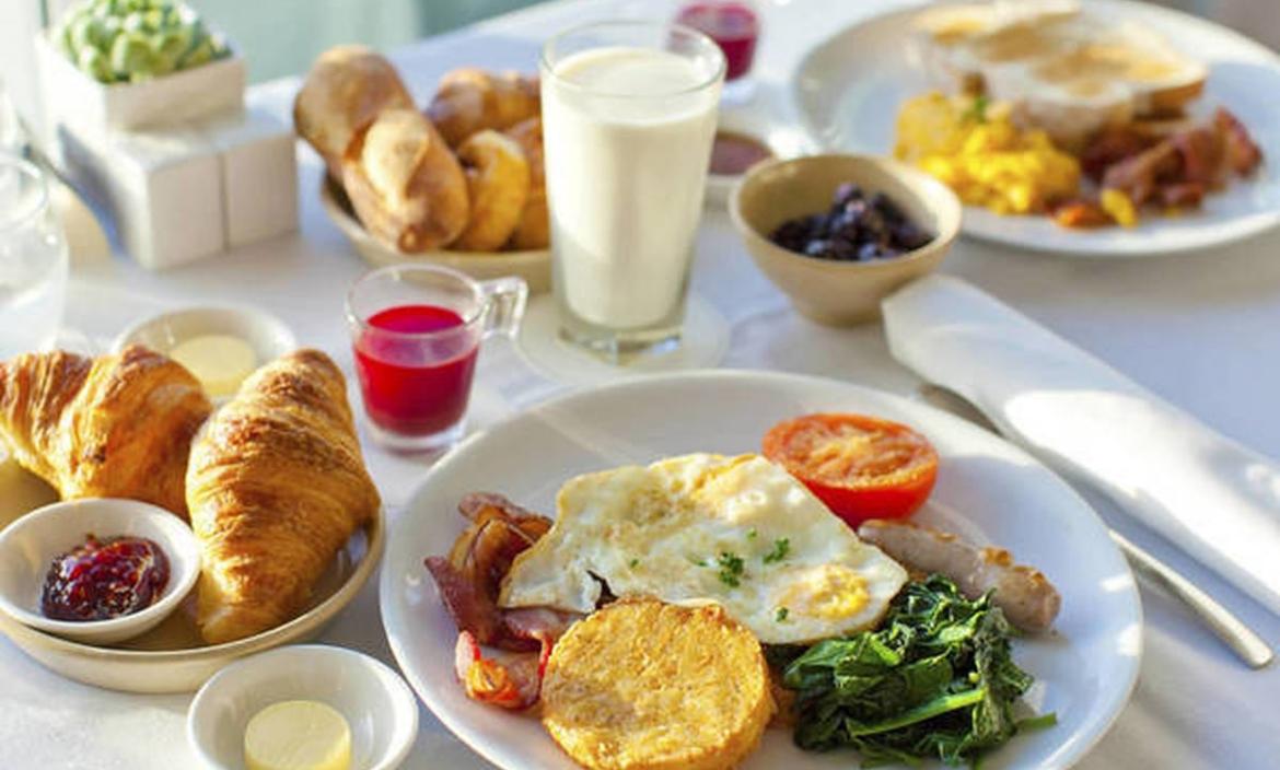 Los desayunos 'bestiales' reducen el hambre pero no afecta a la pérdida de peso