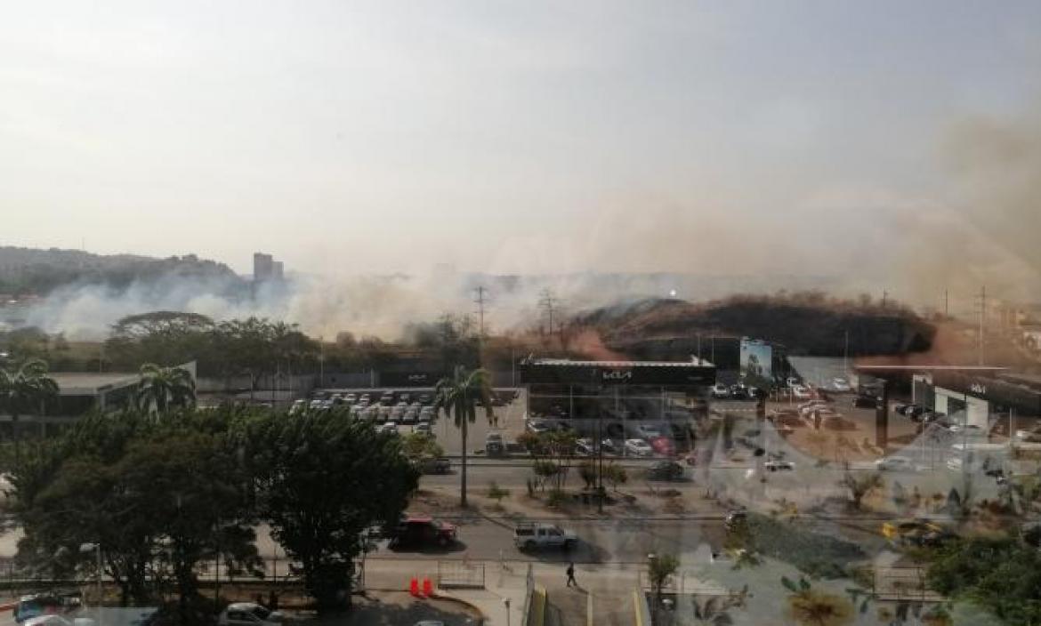 Voraz incendio se registra en el norte de Guayaquil