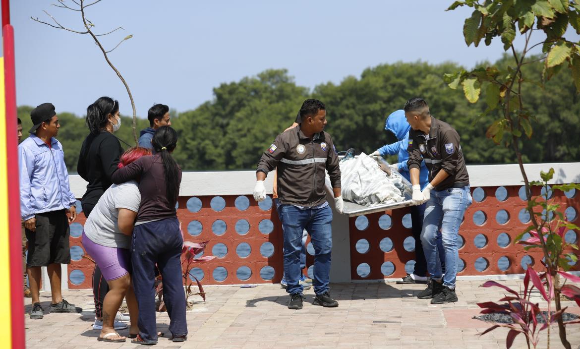 MUERTO EN EL ESTERO (9058634)