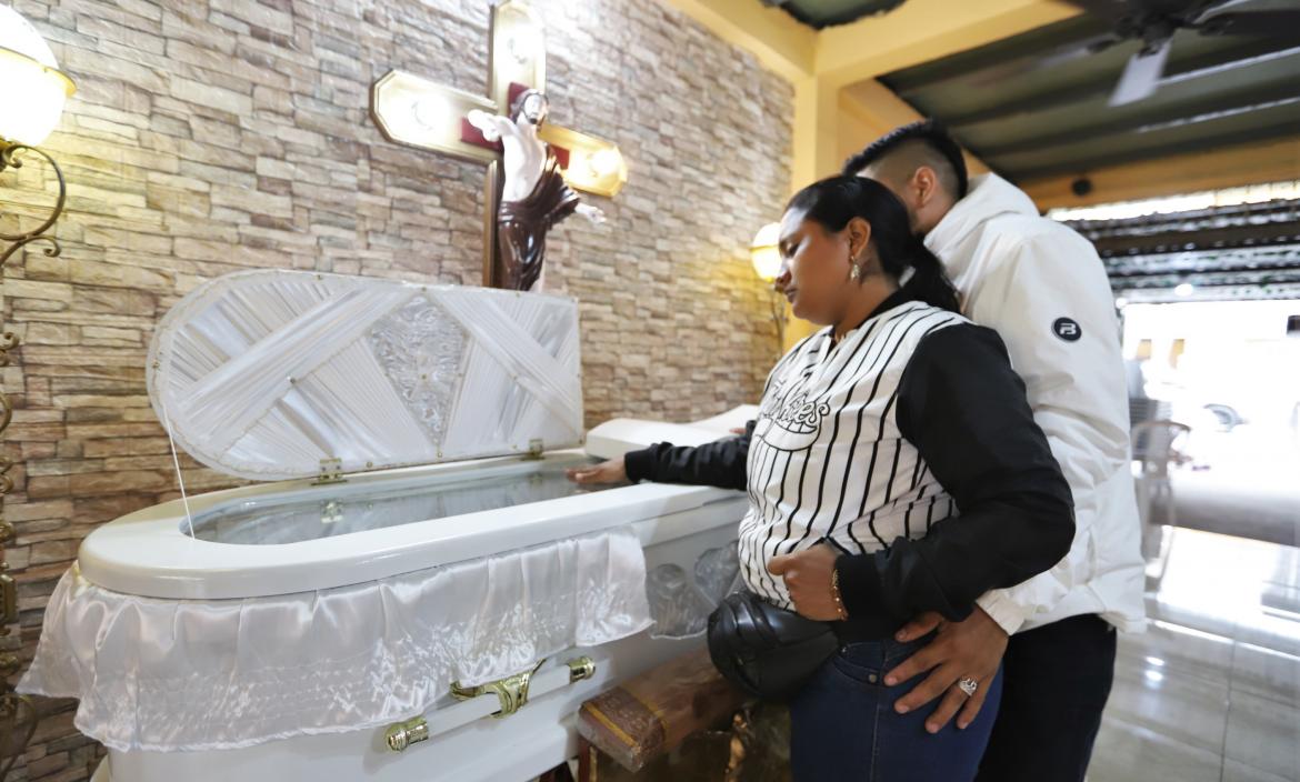 Los restos de Jeyco, de 10 años, son velados en la casa de un familiar.