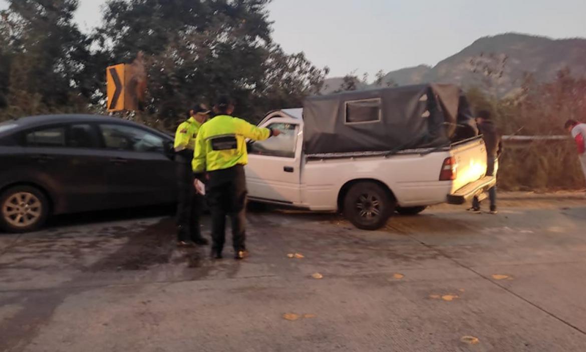 Un muerto y dos heridos deja choque de vehículos en la vía Cuenca-Girón-Pasaje