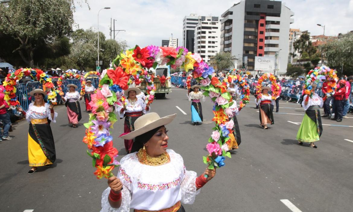 Los desfiles vuelven las Fiestas de Quito