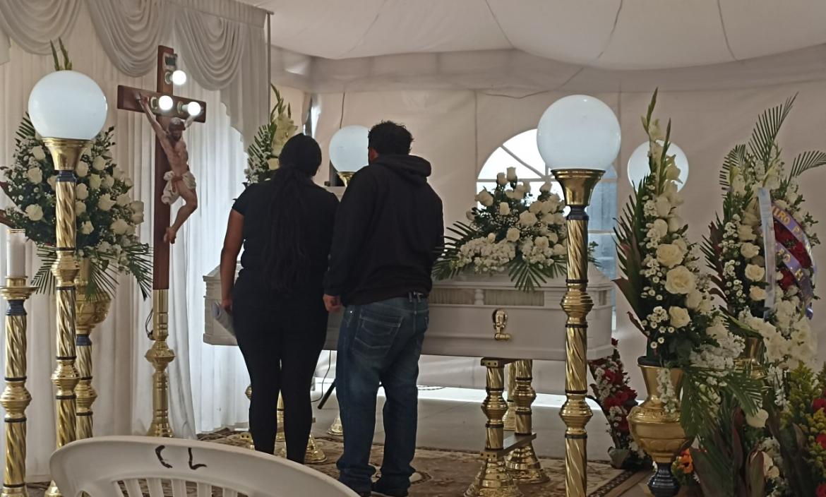Los restos de Dayana Suárez fueron velados  en una sala de velación en el barrio San Alfonso de Ambato. Fue sepultada la tarde de ayer.