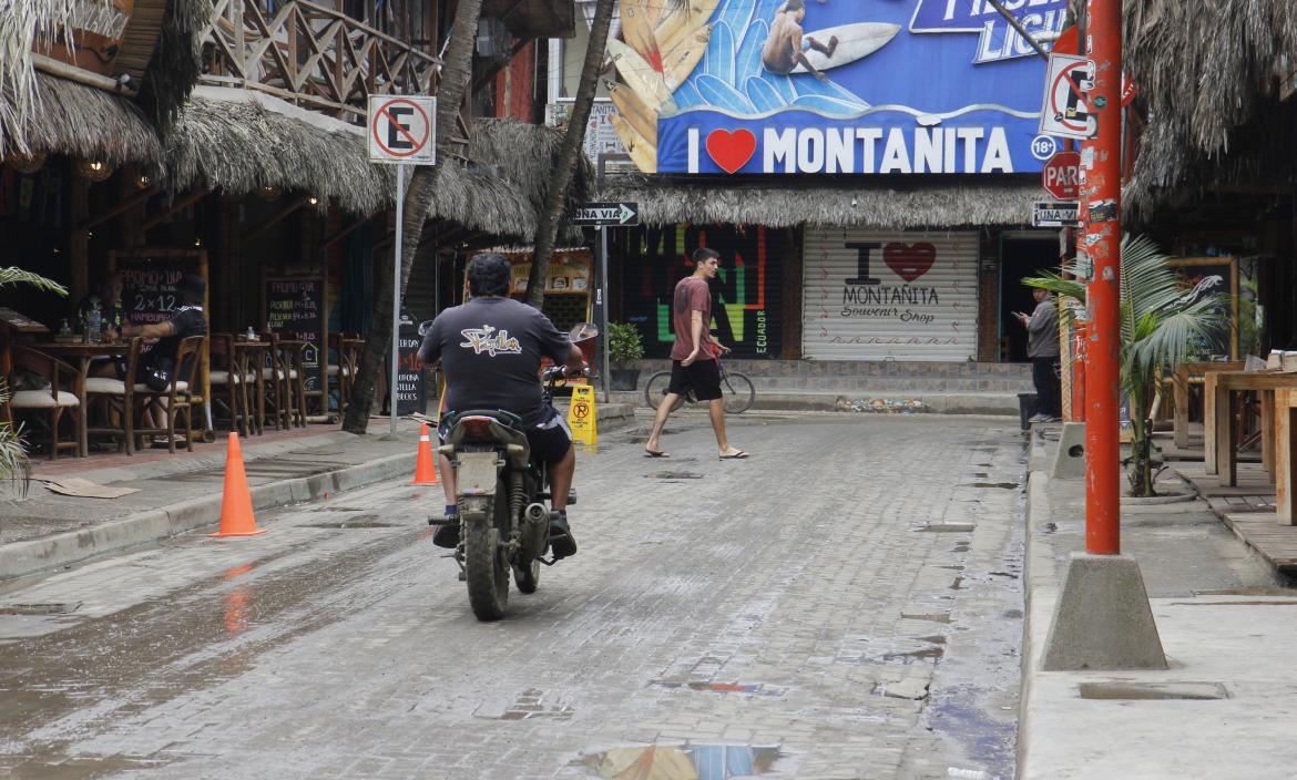 Montañita es una comuna del cantón Santa Elena. Sus habitantes se preparan para mitigar la delincuencia.