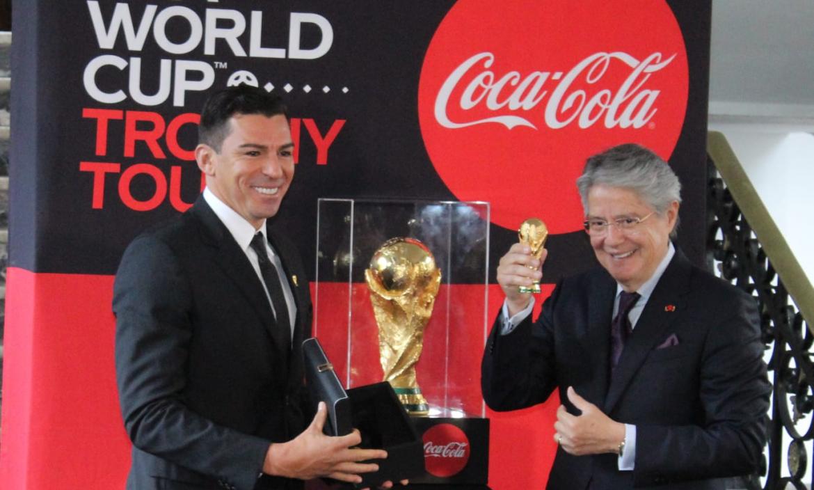 Llegó a Ecuador el trofeo de la Copa del Mundo