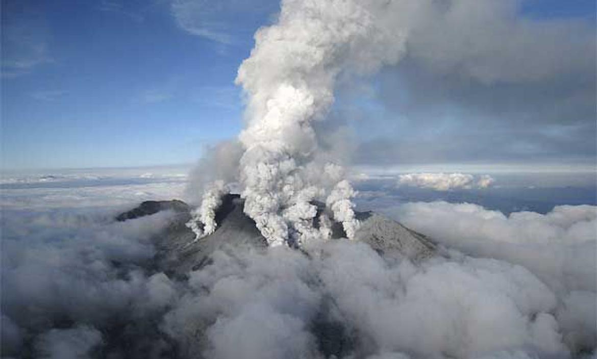 Vigilar los gases que liberan los volcanes activos podría evitar catástrofes