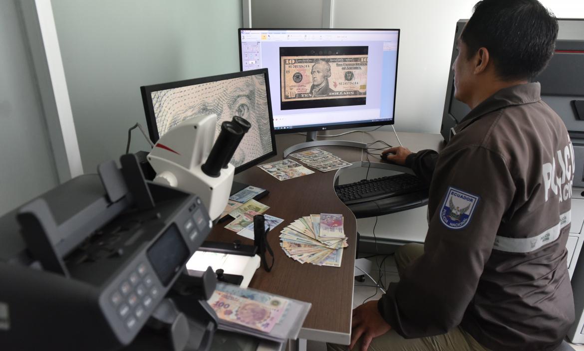 Criminalística - billetes falsos - Quito