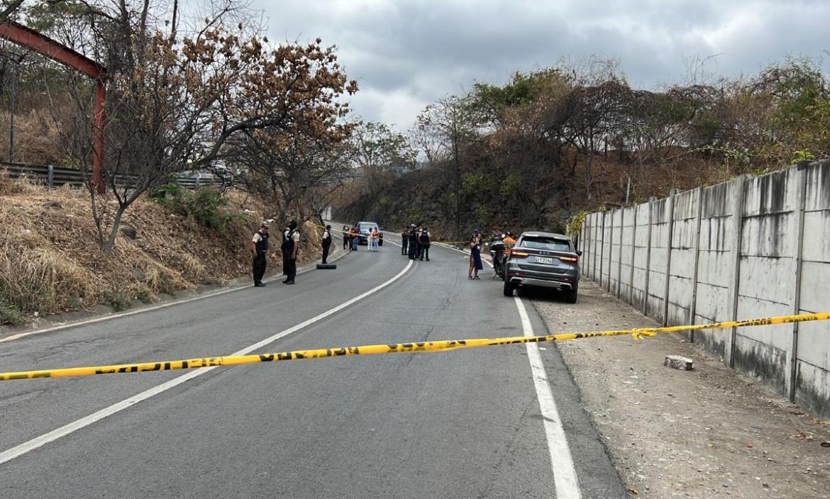 En este tramo que conecta la vía a la costa con la Perimetral fue encontrado  Joseph Alvarado Villamar, de 28 años.