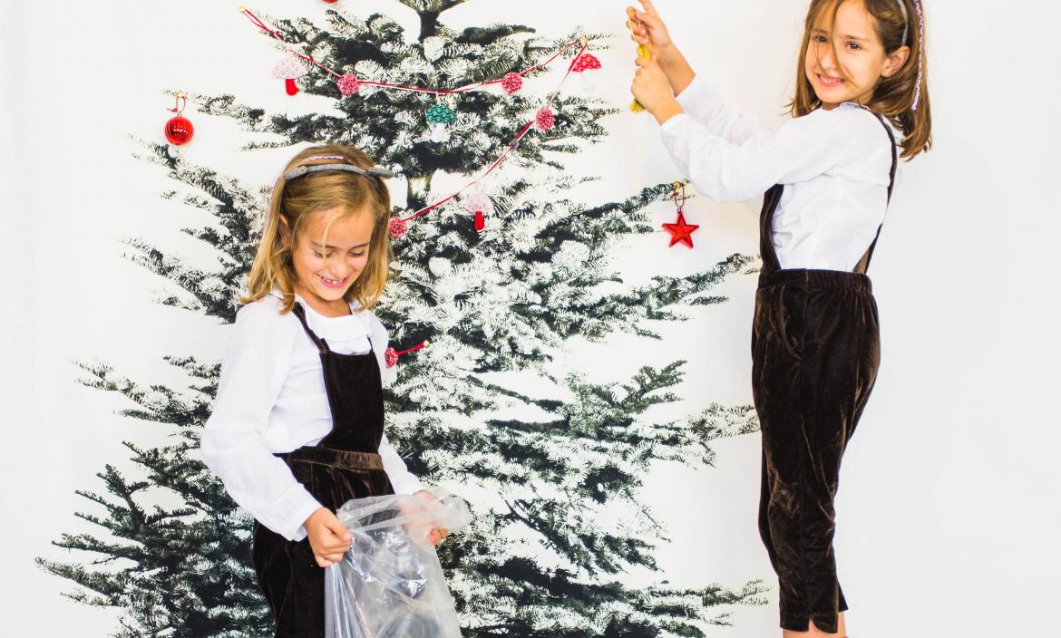 two-girls-decorating-christmas-tree