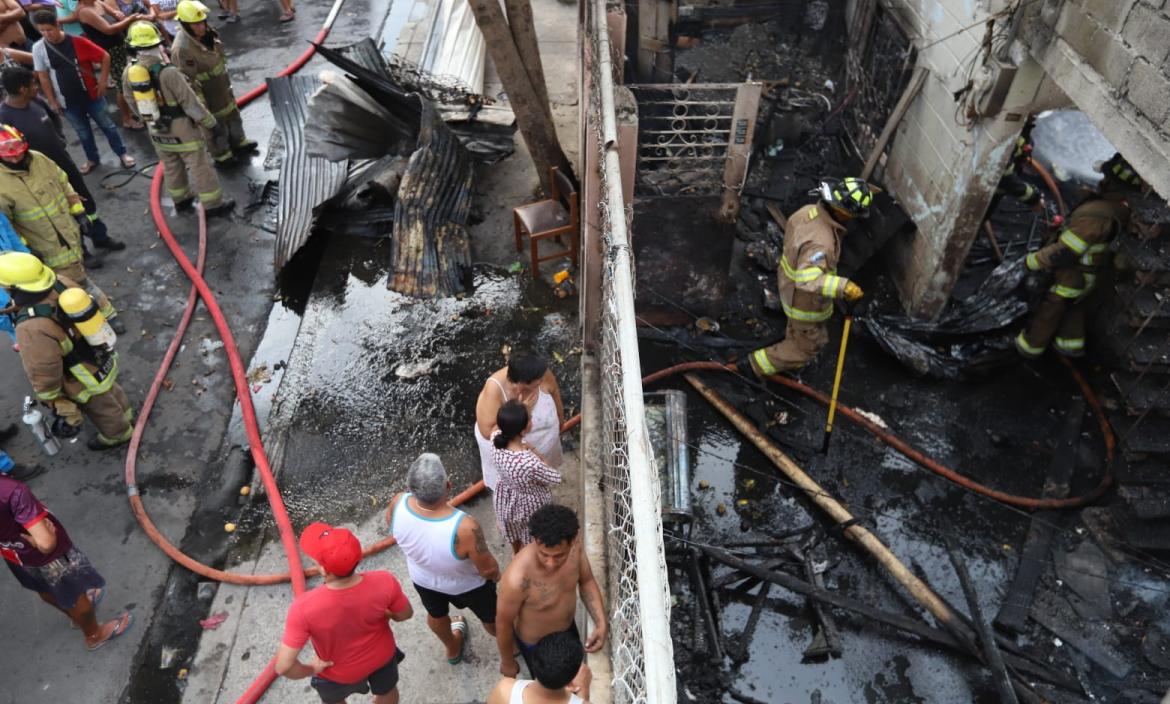 Incendio consumió una vivienda y familia lo perdió todo