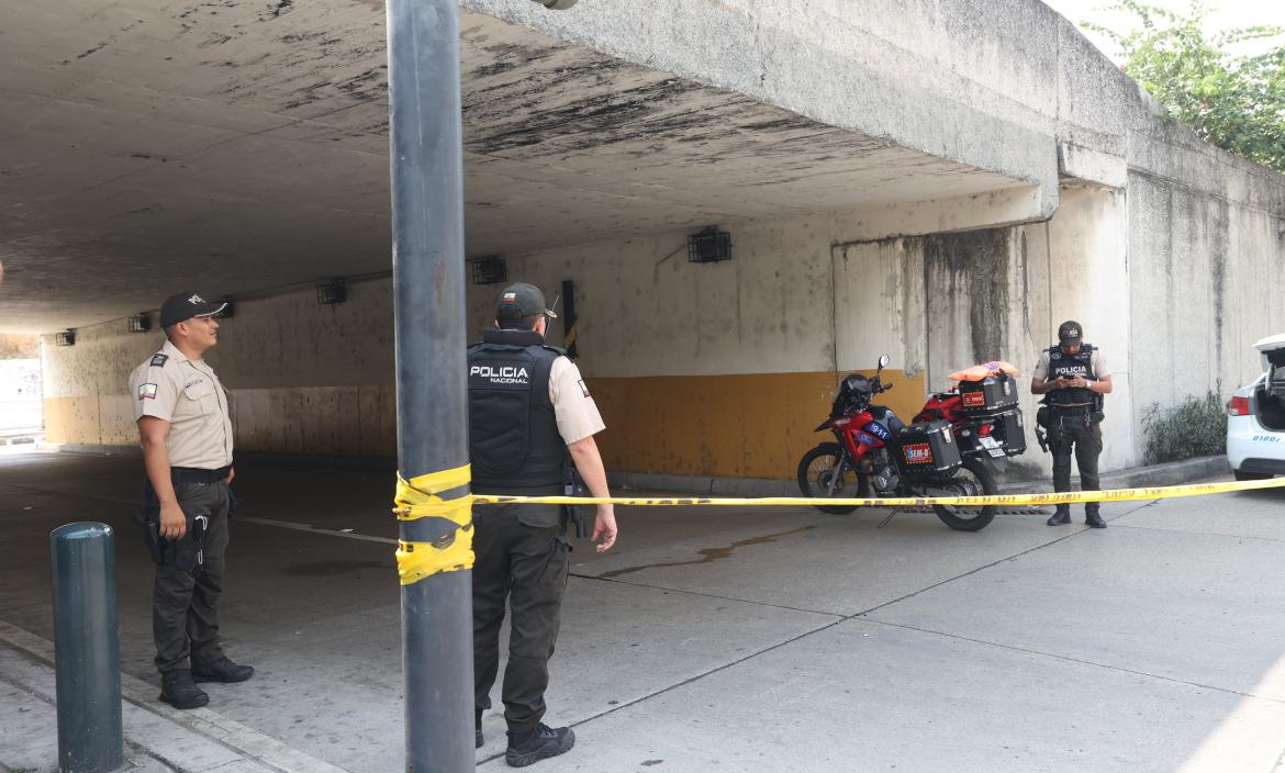 La víctima fue interceptada en este túnel del paso a desnivel de la avenida del Bombero.