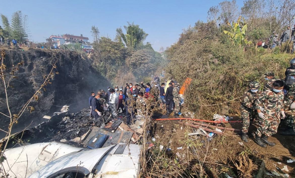 Hallan 68 cadáveres tras el accidente aéreo con 72 pasajeros a bordo en Nepal