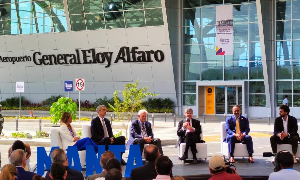 Guillermo Lasso anunció conectividad aérea Manta - Panamá