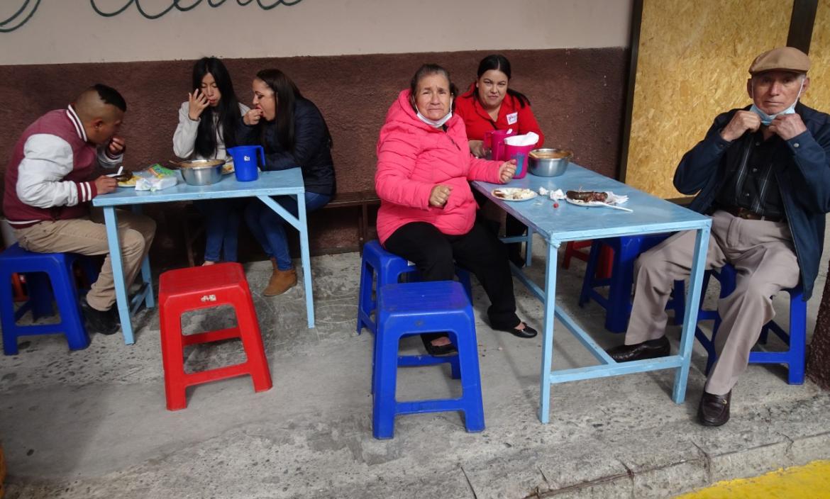 La votaciones en Cuenca se dan entre la comida típica dominical y los emplasticadores