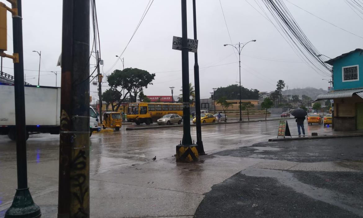 intensa lluvia en Guayaquil