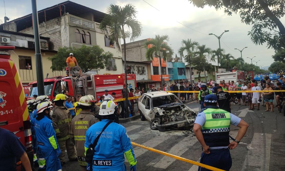 Accidente de tránsito entre carro de bomberos y auto dejó un fallecido