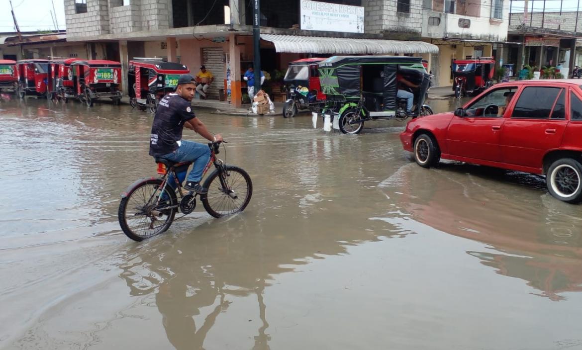 Calles de la parroquia El laurel están inundadas.