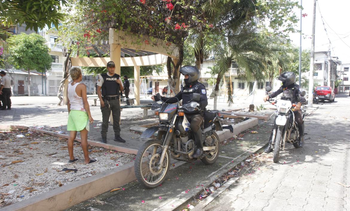 policía interviene parque en Azuay y Gallegos Lara