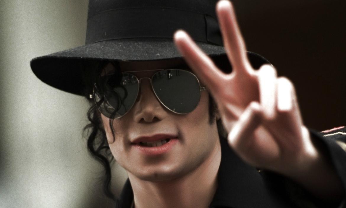 Michael Jackson ​ fue un cantante, compositor, productor y bailarín estadounidense.